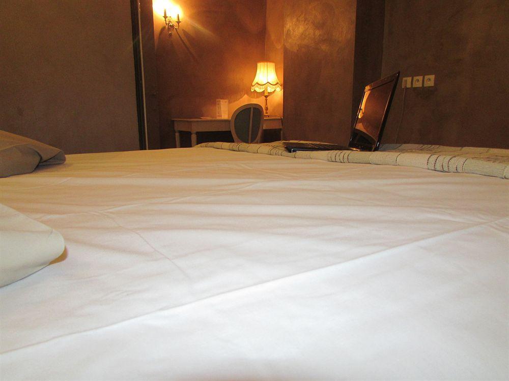 Empire Hotel Nimes Exterior photo