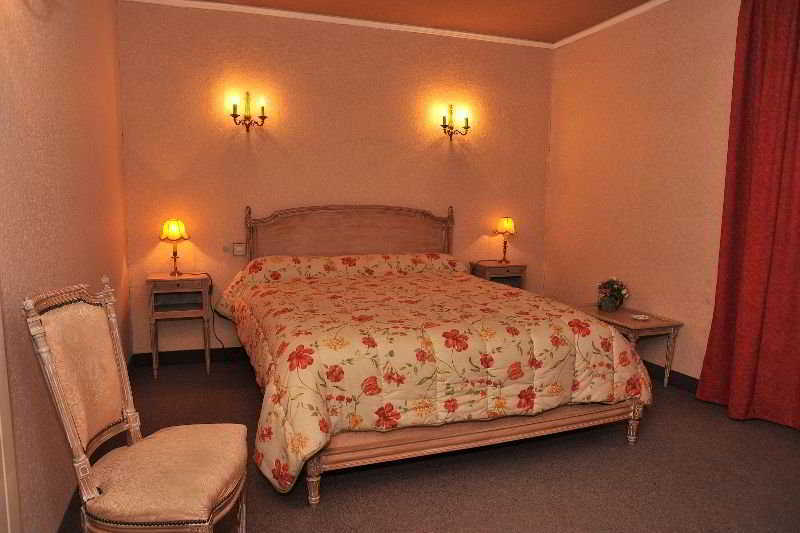 Empire Hotel Nimes Room photo